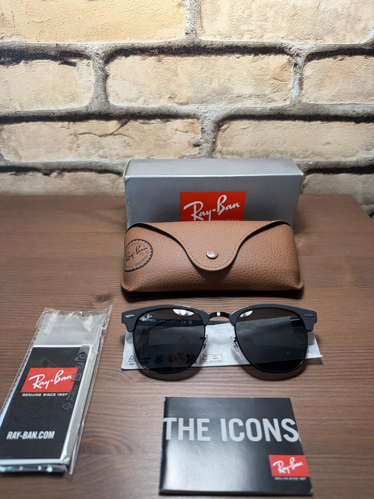 Ray-Ban Unisex RB3016 Clubmaster Square Sunglasses, Black/Dark Grey, 51 mm