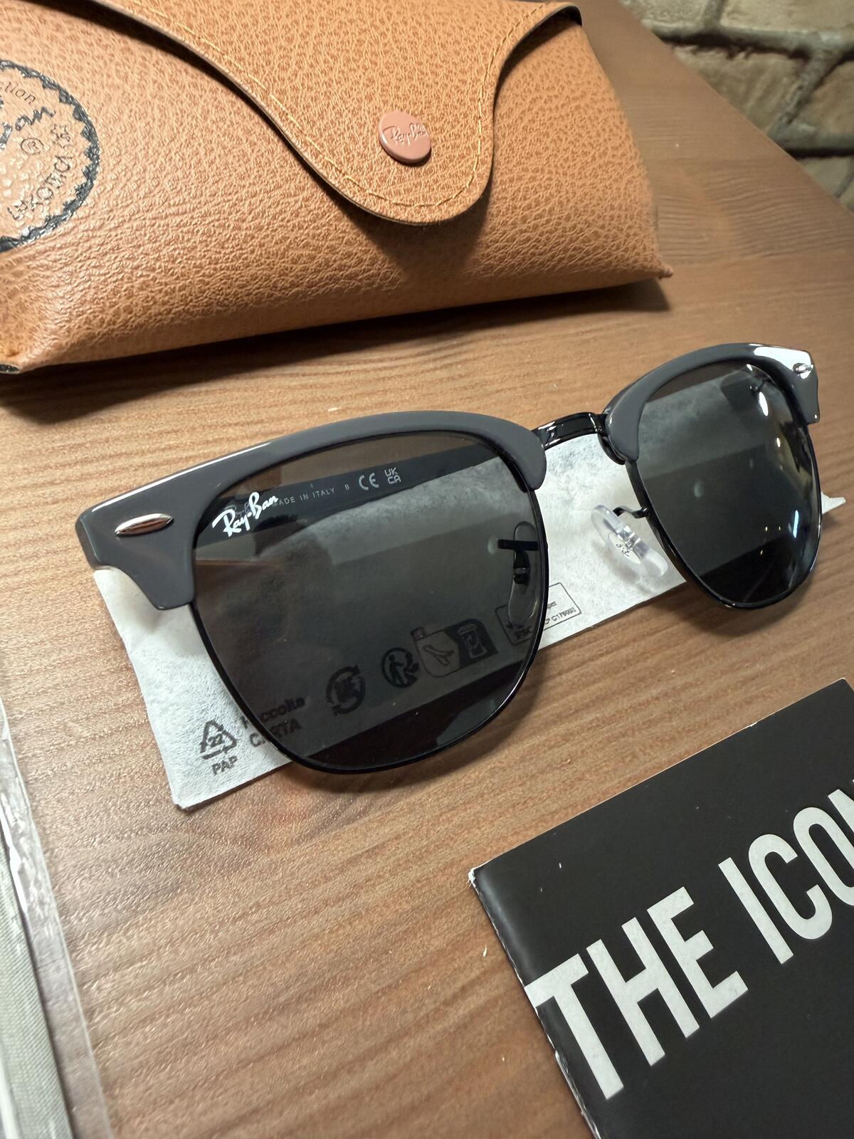 Ray-Ban Unisex RB3016 Clubmaster Square Sunglasses, Black/Dark Grey, 51 mm
