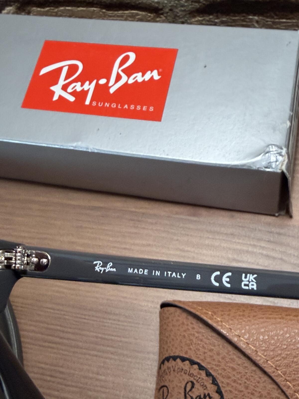 Ray-Ban Unisex RB3016 Clubmaster Square Sunglasses, Black/Dark Grey, 51 mm